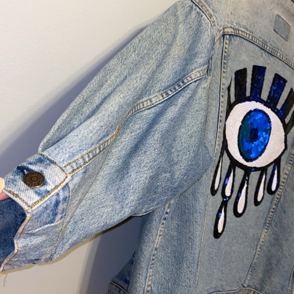 Authentic Vintage Levi’s Denim Jacket - Picture 8 of 16